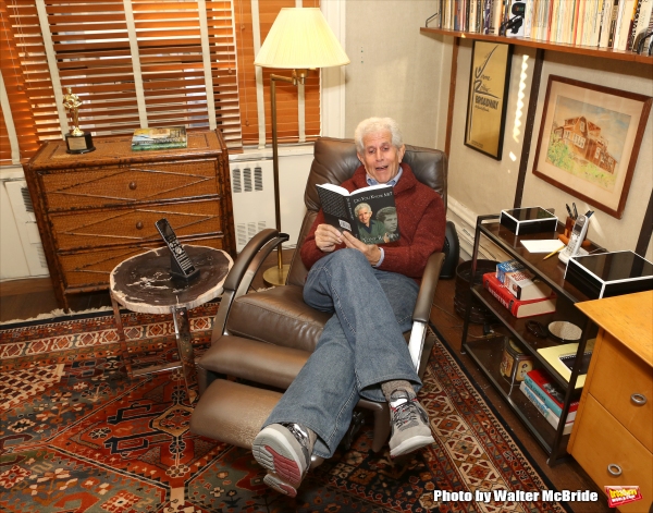 Photo Coverage: Tony Roberts Takes Home New Memoir DO YOU KNOW ME? Image