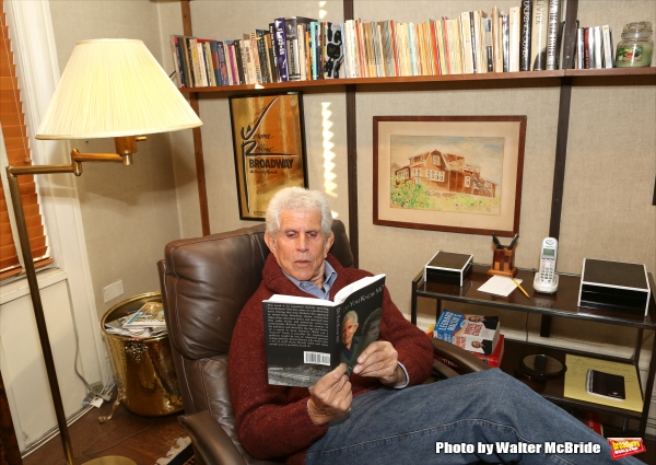 Photo Coverage: Tony Roberts Takes Home New Memoir DO YOU KNOW ME? Image