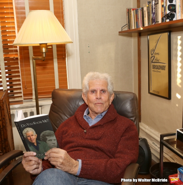 Photo Coverage: Tony Roberts Takes Home New Memoir DO YOU KNOW ME? Image