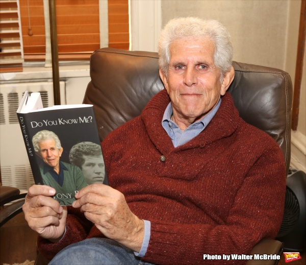 Photo Coverage: Tony Roberts Takes Home New Memoir DO YOU KNOW ME? Image