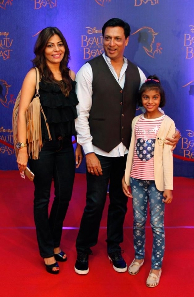  Madhur Bhandarkar With Wife Renu and Daughter Photo