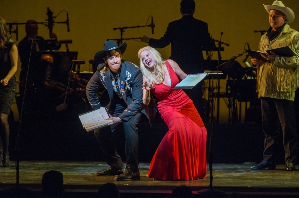 Photo Flash: They Say It's Wonderful- First Look at Megan Hilty & More in ANNIE GET YOUR GUN! Image