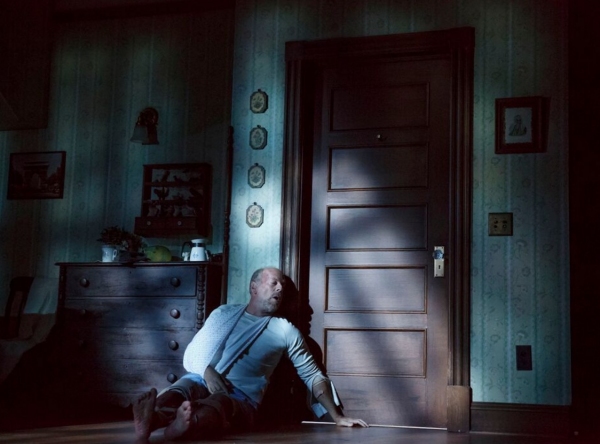 Photo Flash: Just in Time for Halloween! First Look at Bruce Willis & Laurie Metcalf in MISERY on Broadway Image