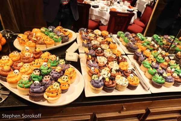 Photo Coverage: The Friars Club Celebrates Halloween Image