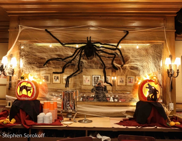 Photo Coverage: The Friars Club Celebrates Halloween Image