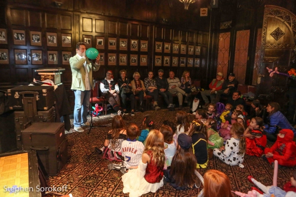 Photo Coverage: The Friars Club Celebrates Halloween Image
