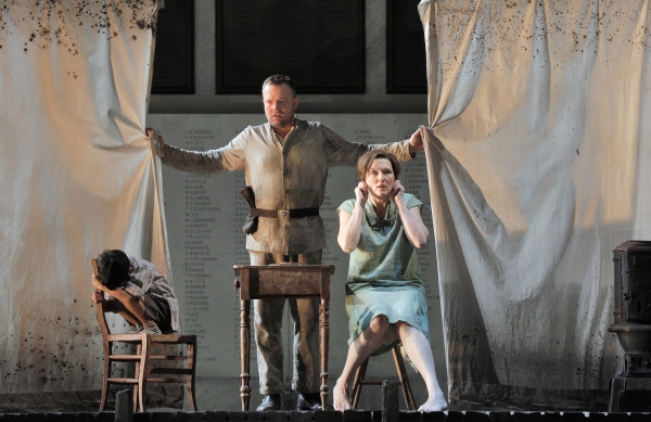 Photo Flash: First Look at Tomasz Konieczny, Angela Denoke, Gerhard Siegel & More in Lyric Opera of Chicago's WOZZECK 