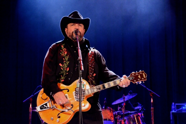 Photo Coverage: The Mavericks Play The Tarrytown Music Hall Image