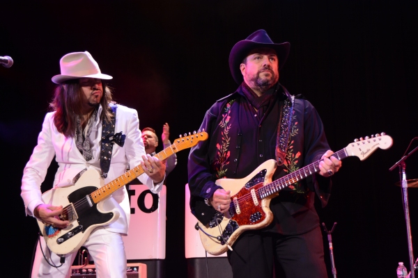 Photo Coverage: The Mavericks Play The Tarrytown Music Hall Image