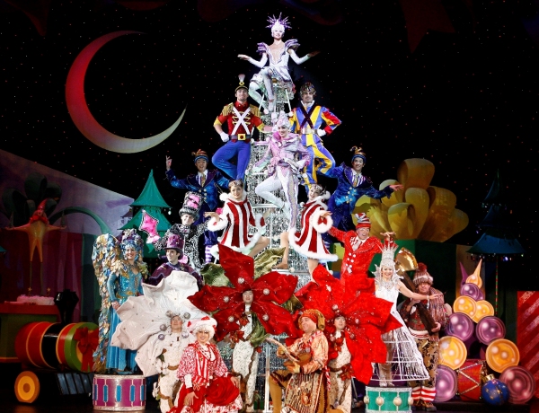 Photo Flash: CIRQUE HOLIDAZE Brings Stage Spectacular to Waterbury 