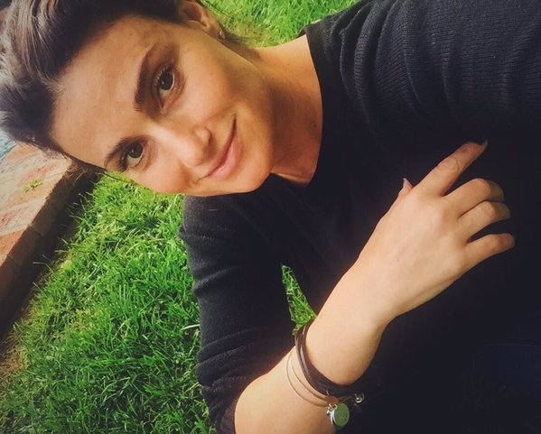 Photo Flash: Idina Menzel Shows Off New A BroaderWay Bracelet Image
