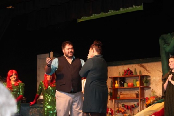 Photo Flash: Actor Proposes to Girlfriend After Performance Image