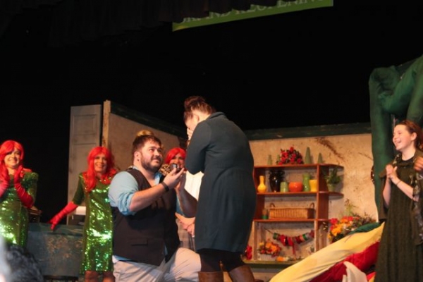 Photo Flash: Actor Proposes to Girlfriend After Performance 