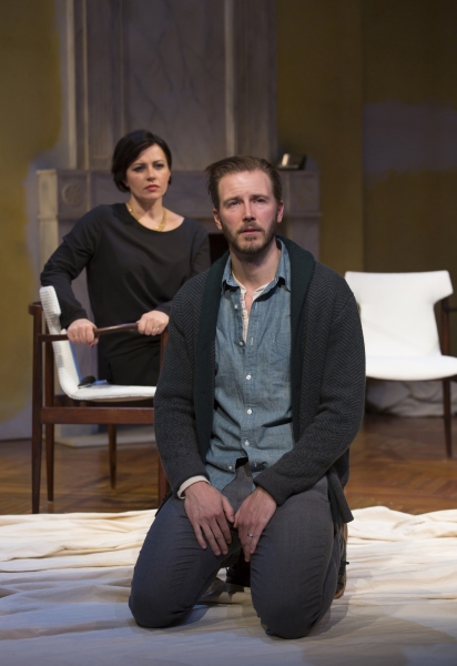 Photo Flash: First Look at Dagmara Dominczyk, Ann Dowd and Bill Heck in Signature's NIGHT IS A ROOM 