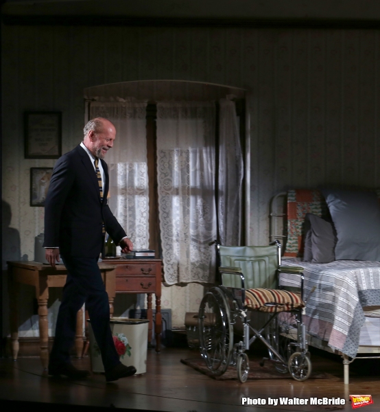 Photo Coverage: MISERY's Bruce Willis and Laurie Metcalf Take Opening Night Bows  Image