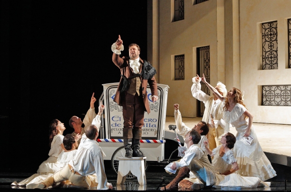 Photo Flash: San Francisco Opera's Revival of Rossini's IL BARBIERE DI SIVIGLIA Begins Tonight Image