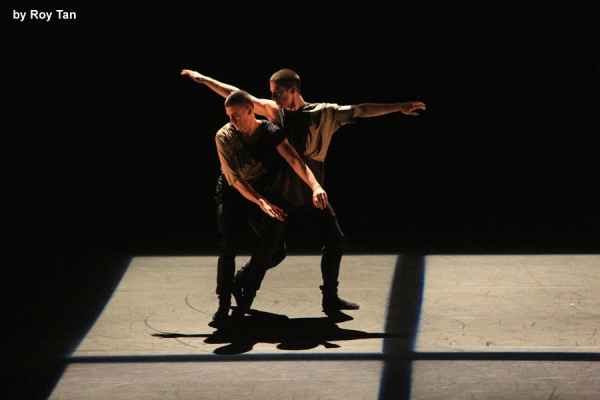 Photo Flash Exclusive: First Look at Russell Maliphant Company's CONCEAL | REVEAL Image