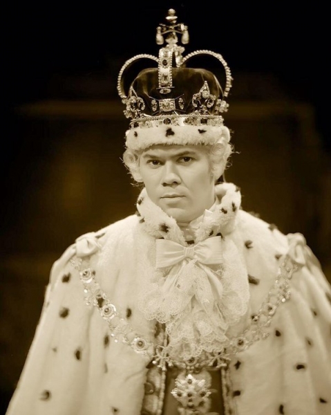 Photo Flash: HAMILTON's Andrew Rannells Dons King George Attire for Vintage Photo Image