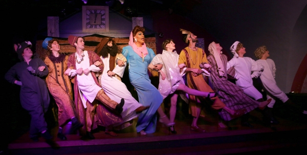 Photo Flash: First Look at Hell in a Handbag's CHRISTMAS DEAREST Image