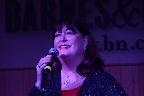 Photo Coverage: Ann Hampton Callaway Previews THE HOPE OF CHRISTMAS Album at Barnes and Noble Image