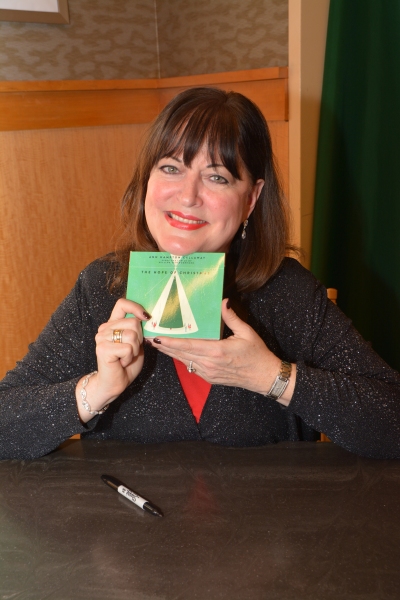 Photo Coverage: Ann Hampton Callaway Previews THE HOPE OF CHRISTMAS Album at Barnes and Noble Image
