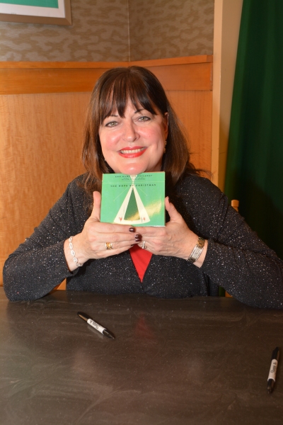 Photo Coverage: Ann Hampton Callaway Previews THE HOPE OF CHRISTMAS Album at Barnes and Noble Image