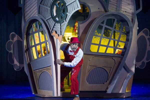 Photo Flash: First Look at Jon Robyns, Amy Griffiths and More in CHITTY CHITTY BANG BANG 