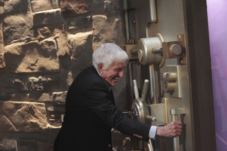 Photo Flash: Dick Van Dyke Hosts ABC's Broadcast of Disney Classic MARY POPPINS Tonight Image
