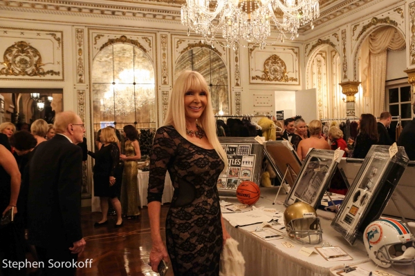 Photo Coverage: Howie Mandel Stars in American Humane Associations LADY IN RED Gala Image