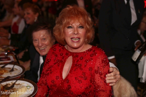 Photo Coverage: Howie Mandel Stars in American Humane Associations LADY IN RED Gala 