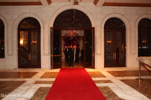 Photo Coverage: Howie Mandel Stars in American Humane Associations LADY IN RED Gala Image