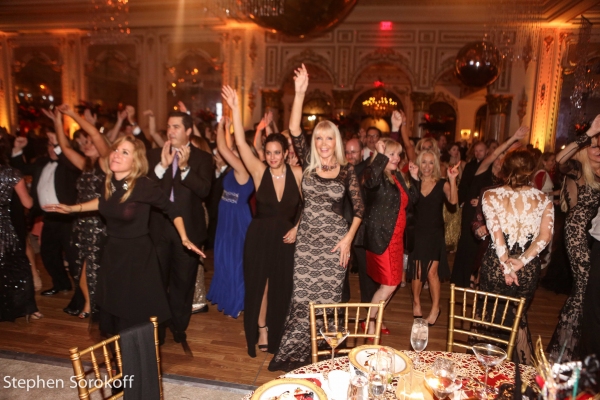 Photo Coverage: Howie Mandel Stars in American Humane Associations LADY IN RED Gala Image