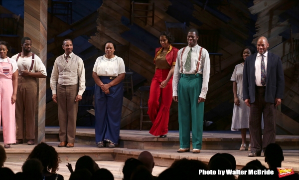 Jennifer Hudson with the cast Photo