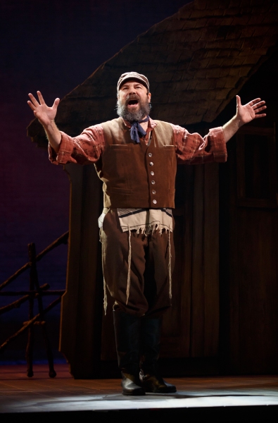 Photo Flash: First Look at Danny Burstein & Company in FIDDLER ON THE ROOF!  Image