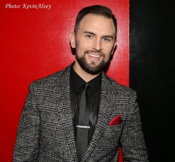 Photo Flash: Daniel Reichard Performs UNDER THE MISTLETOE! at Birdland Image