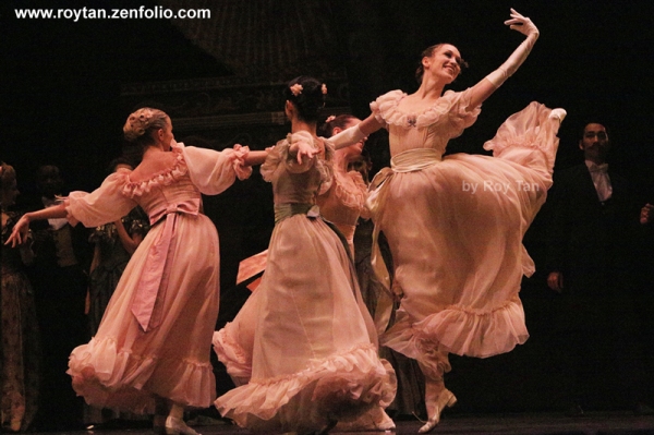 Photo Coverage: First Look at English National Ballet's NUTCRACKER at London Coliseum 
