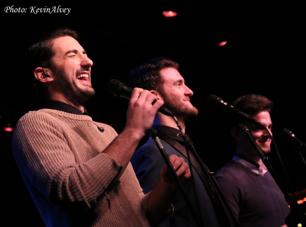 Photo Flash: Apollo Link Brings Holiday Cheer to Birdland Image