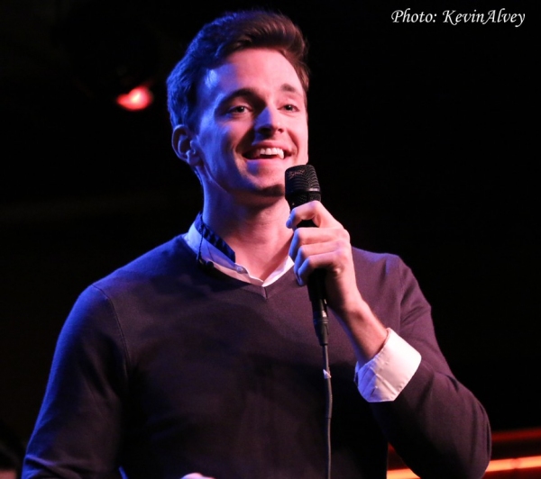 Photo Flash: Apollo Link Brings Holiday Cheer to Birdland Image