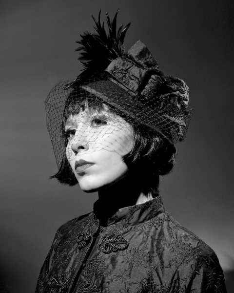 Photo Flash: 39 STEPS Company Takes Vintage Glamour Shots Image