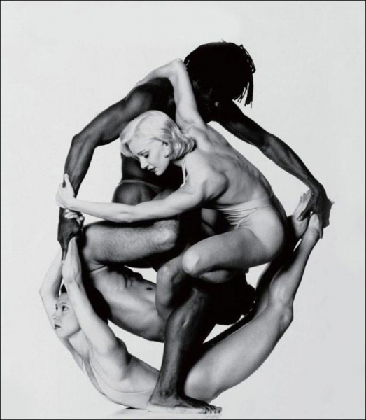 Photo Flash: Photographer Howard Schatz Captures the Exquisite Bodies of Dancers Image