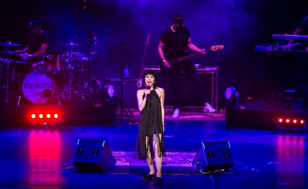 Photo Flash: GRAMMY Nominee and Stage Star Carly Rae Jepsen Kicks Off New Year's in Las Vegas Image
