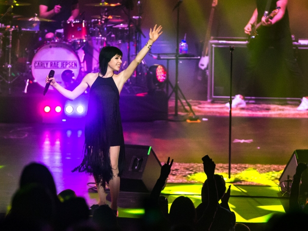 Photo Flash: GRAMMY Nominee and Stage Star Carly Rae Jepsen Kicks Off New Year's in Las Vegas Image