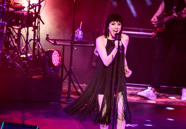 Photo Flash: GRAMMY Nominee and Stage Star Carly Rae Jepsen Kicks Off New Year's in Las Vegas Image