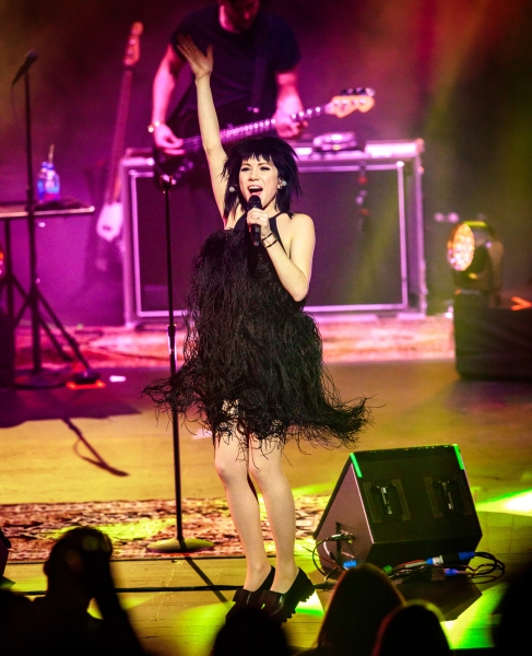 Photo Flash: GRAMMY Nominee and Stage Star Carly Rae Jepsen Kicks Off New Year's in Las Vegas Image