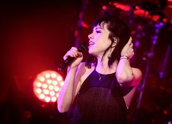 Photo Flash: GRAMMY Nominee and Stage Star Carly Rae Jepsen Kicks Off New Year's in Las Vegas Image