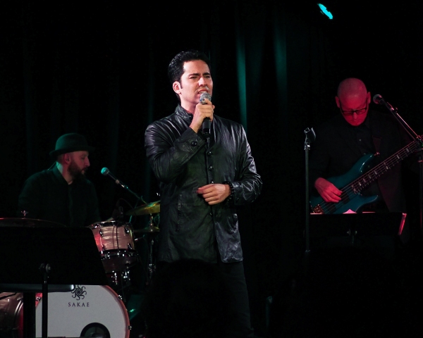 Photo Coverage: HAPPY NEW YEAR! John Lloyd Young Plays Sterling's Upstairs At The Federal Image