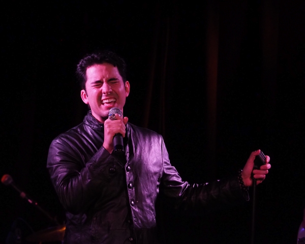 Photo Coverage: HAPPY NEW YEAR! John Lloyd Young Plays Sterling's Upstairs At The Federal Image