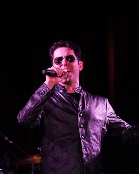 Photo Coverage: HAPPY NEW YEAR! John Lloyd Young Plays Sterling's Upstairs At The Federal Image
