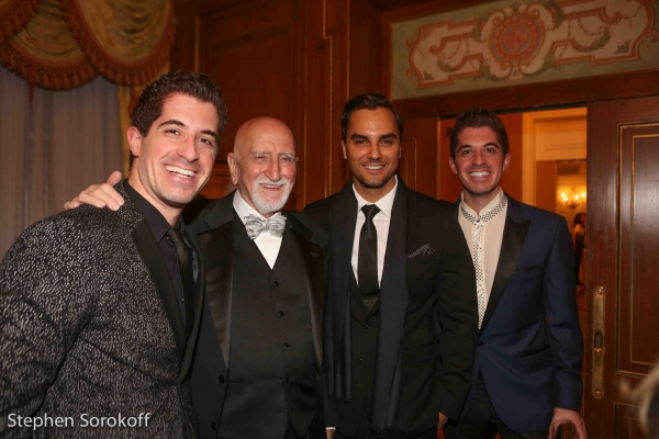 Photo Coverage: Dionne Warwick, Wayne Newton, Steve Tyrell, Robert Davi Perform at Friars Sinatra Celebration Image