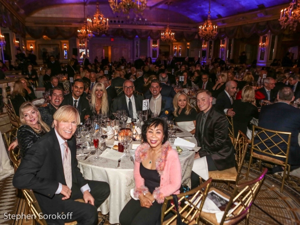 Photo Coverage: Dionne Warwick, Wayne Newton, Steve Tyrell, Robert Davi Perform at Friars Sinatra Celebration 